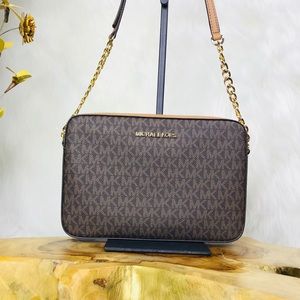 Michael Kors Jet Set Item Crossbody Bag